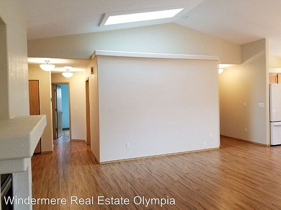 5th image of 4317 Avonlea Dr SE