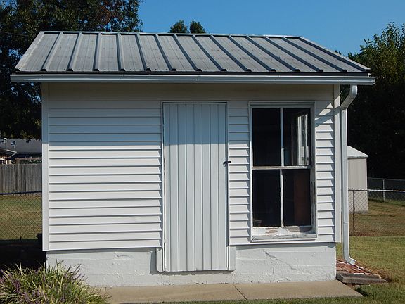 5th image of 8807 Thompson Ln