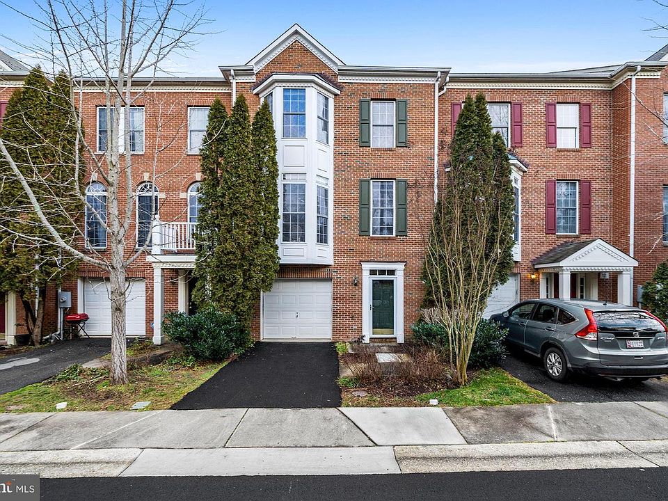 1st image of 10 Waddington Ln
