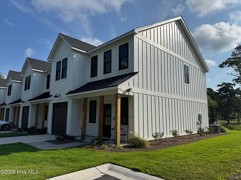 107 Star Lake Cir #D — Photo 2