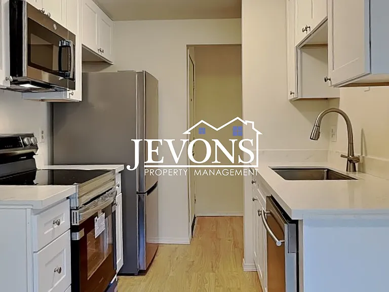 3915 Mason Loop Rd #4 — Photo 4