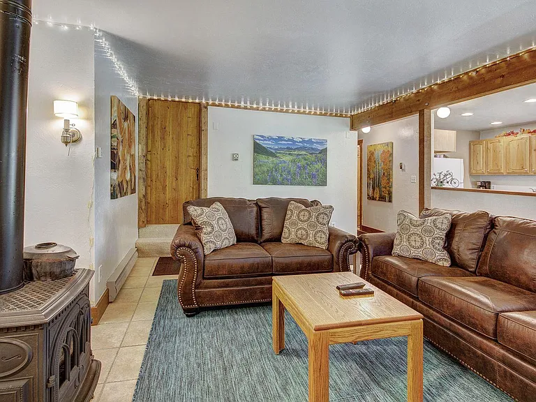 537 Blue River Rd — Photo 4
