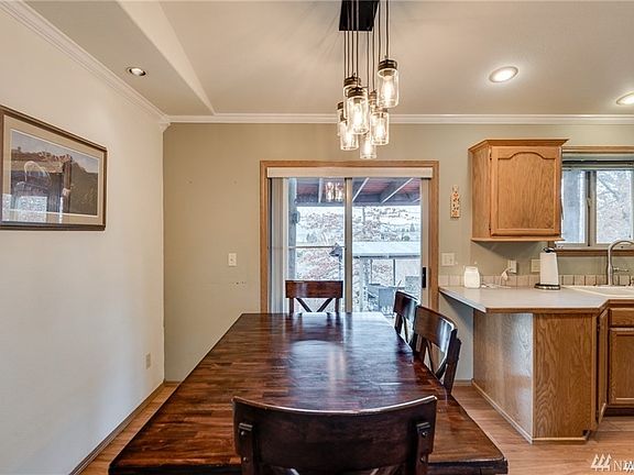 5th image of 534 Nelson Pl