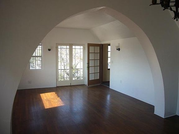 4th image of 2693 Broadway