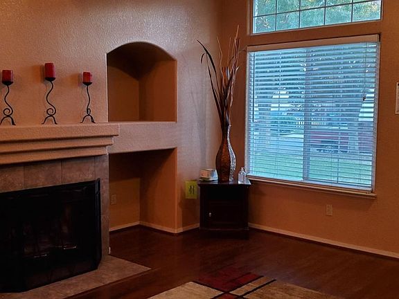 2nd image of 801 Alcoy Dr