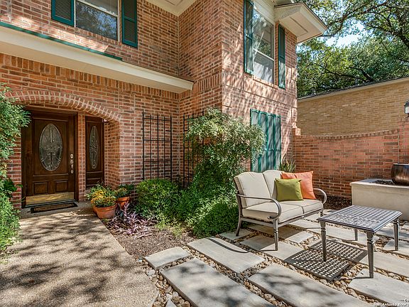 3rd image of 2819 WOODCREST DR