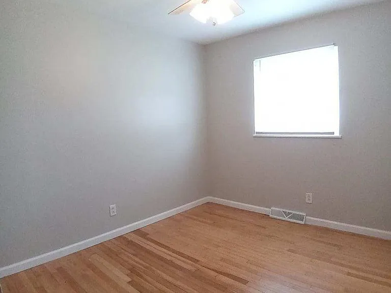 1805 Denton St — Photo 4