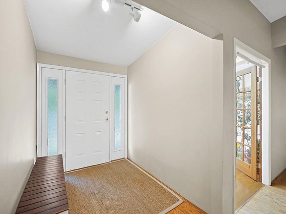 3rd image of 129 Roe Dr
