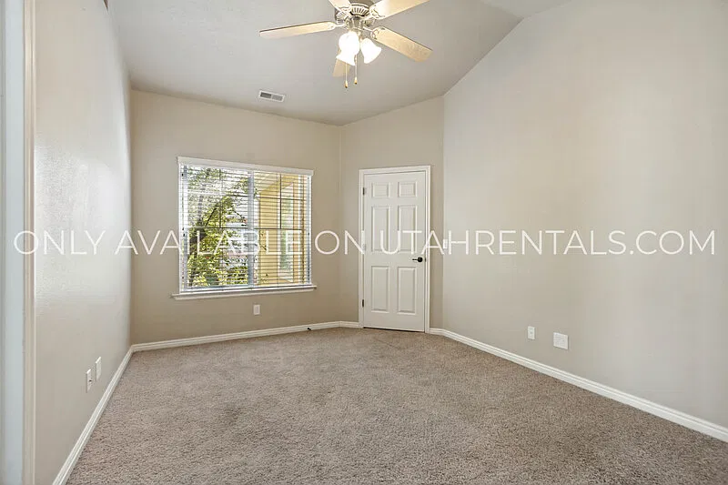 3 bed, 2.0 bath, 1441 sqft, $1,700 — Photo 3