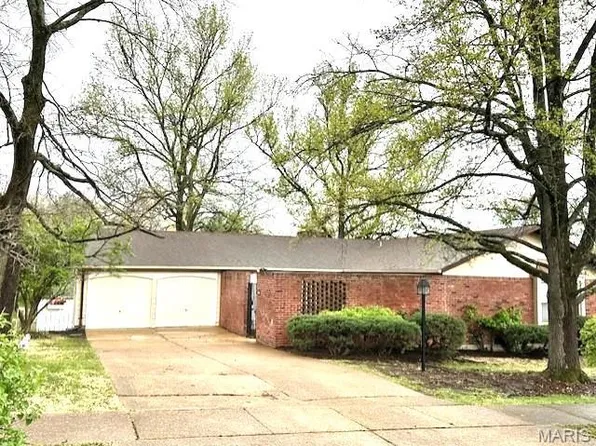 480 Manorcrest Ln, Ballwin, MO 63011