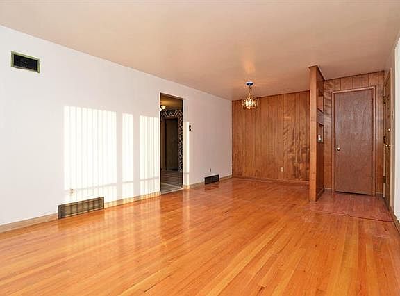 5th image of 4019 Seibert Ave
