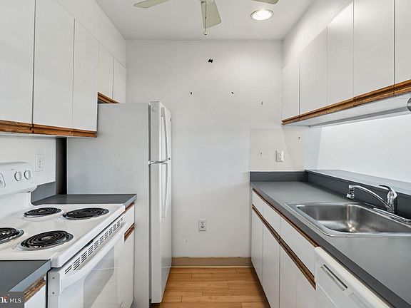 4th image of 1601 Spring Garden St APT 410
