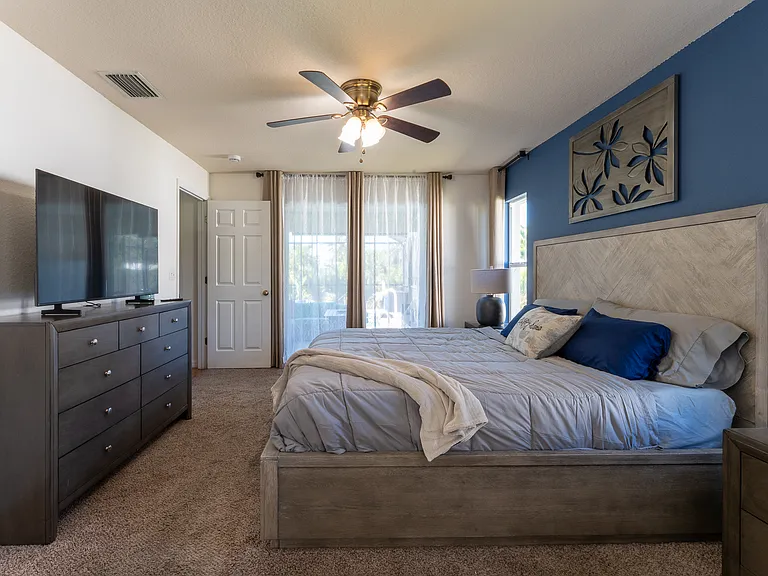 4728 SW 24th Ave — Photo 10