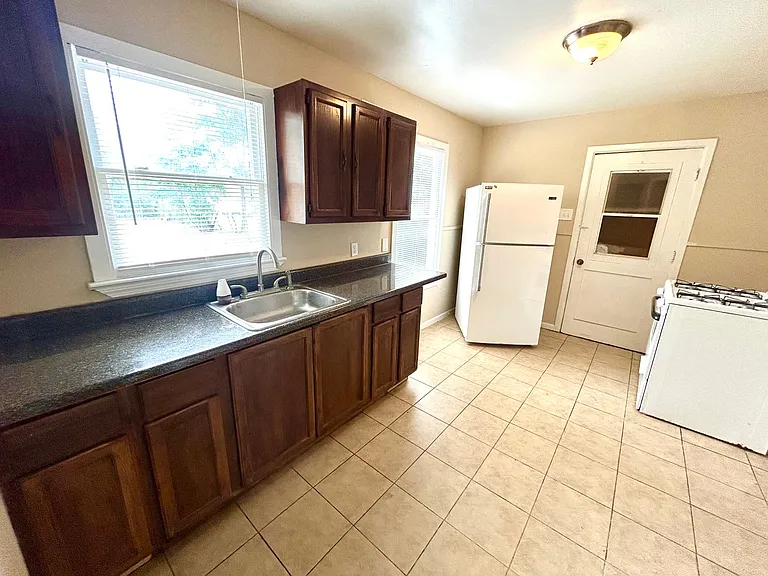 218 La Manda Blvd — Photo 6