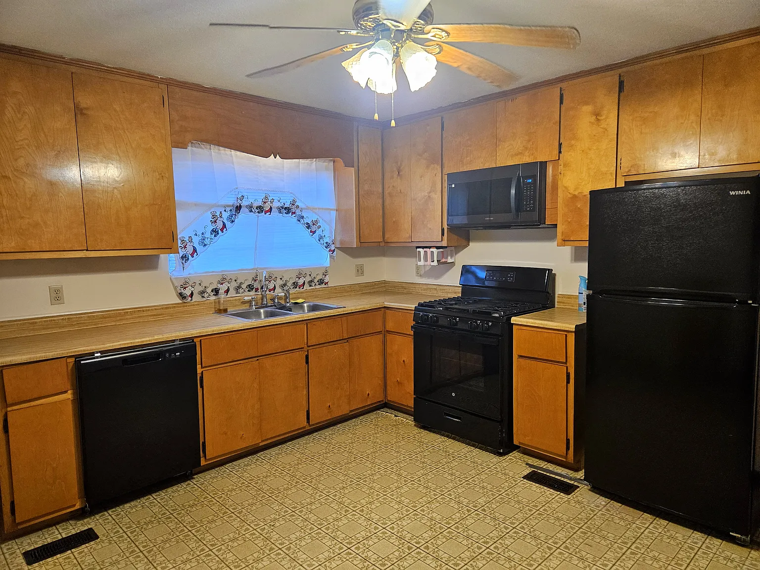 5 bed, 1710 sqft, $1,100 — Photo 2