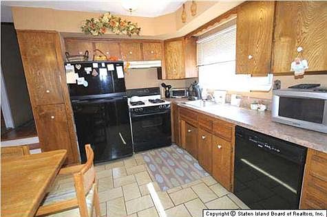 2nd image of 387 Bartlett Ave