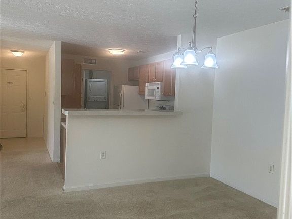 4th image of 3047 Cumberland Ln APT 102