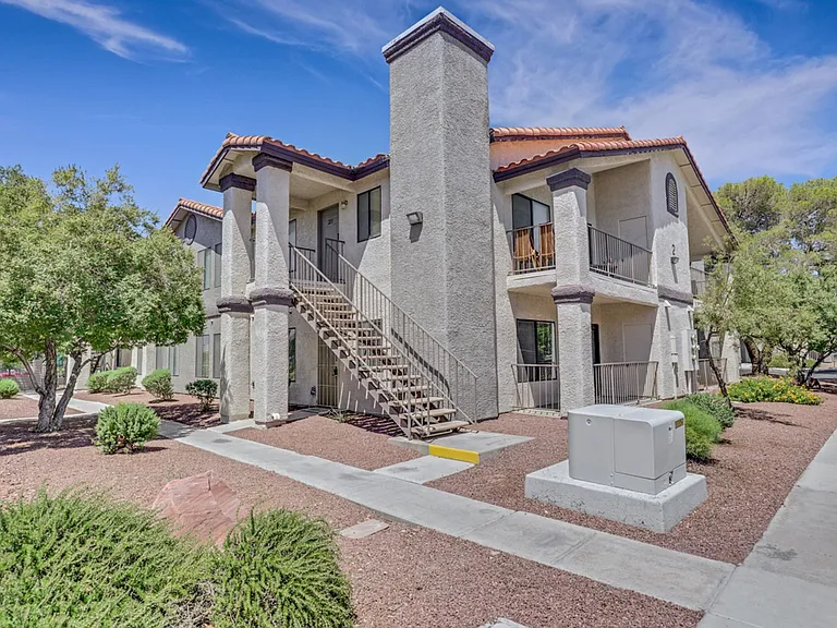 1575 W Warm Springs Rd #213 — Photo 1
