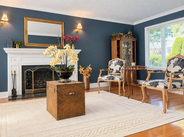 2718 Byron Pl, North Vancouver, BC V7H 2K8