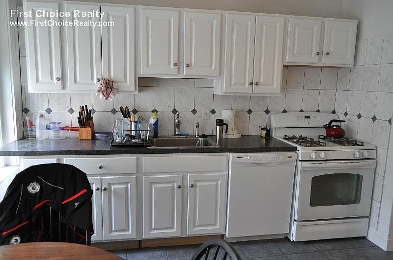 1st image of 98 Strathmore Rd APT 4