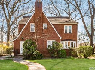 80 Connecticut Ave, Freeport, NY 11520