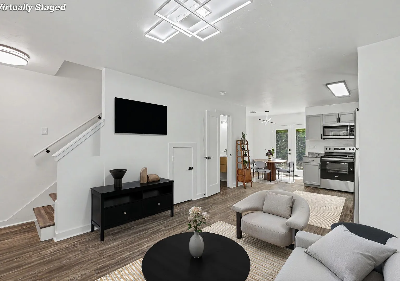 Fully Renovated 2 Bedroom Townhome Near FSU Walk to Campus! — Photo 3