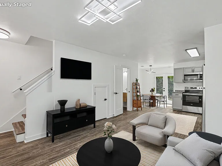 1889 Belle Vue Way #1 — Photo 3