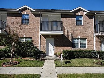 Great curb appeal to this condo