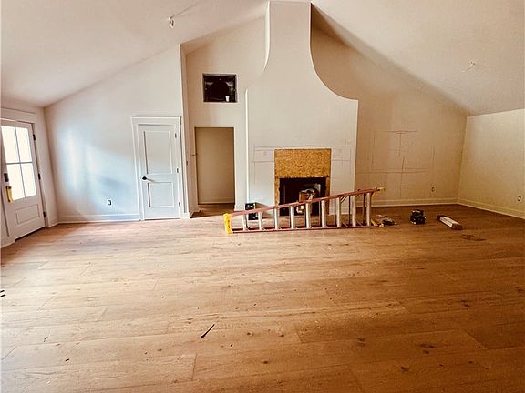 2nd image of 409 W Patricia Ln