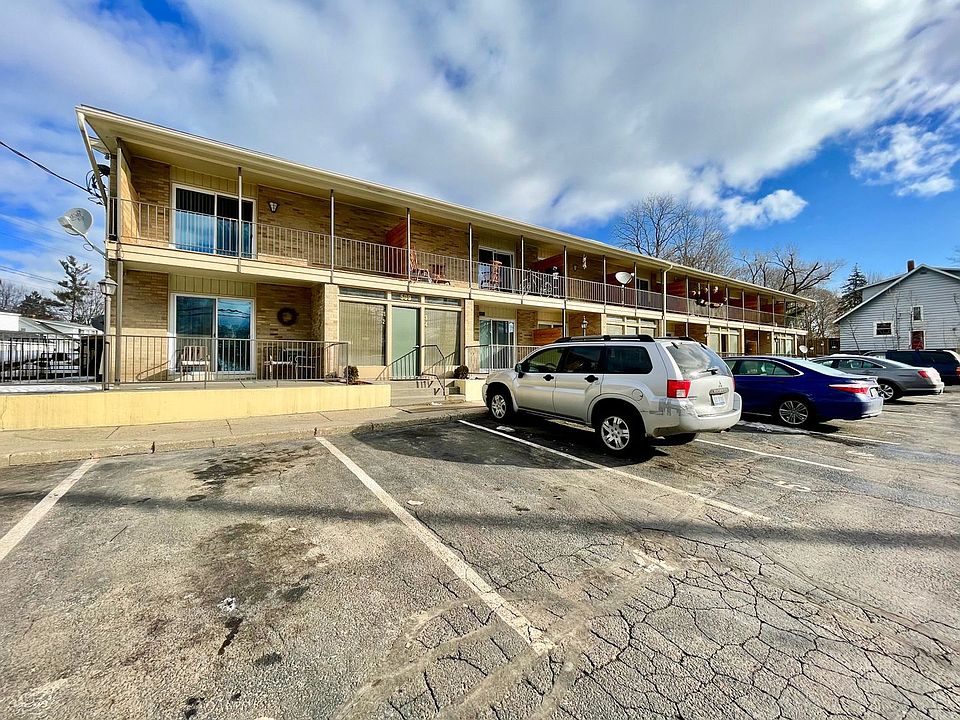 1st image of 511-515 Knapp Woodridge NE #508-512-25
