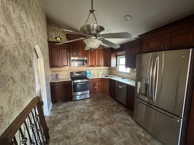 73 Renee Pl #2 — Photo 2
