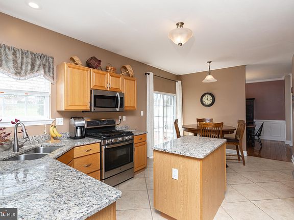 5th image of 626 Devonshire Dr