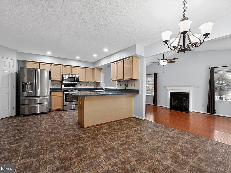 7916 Evesboro Dr — Photo 12