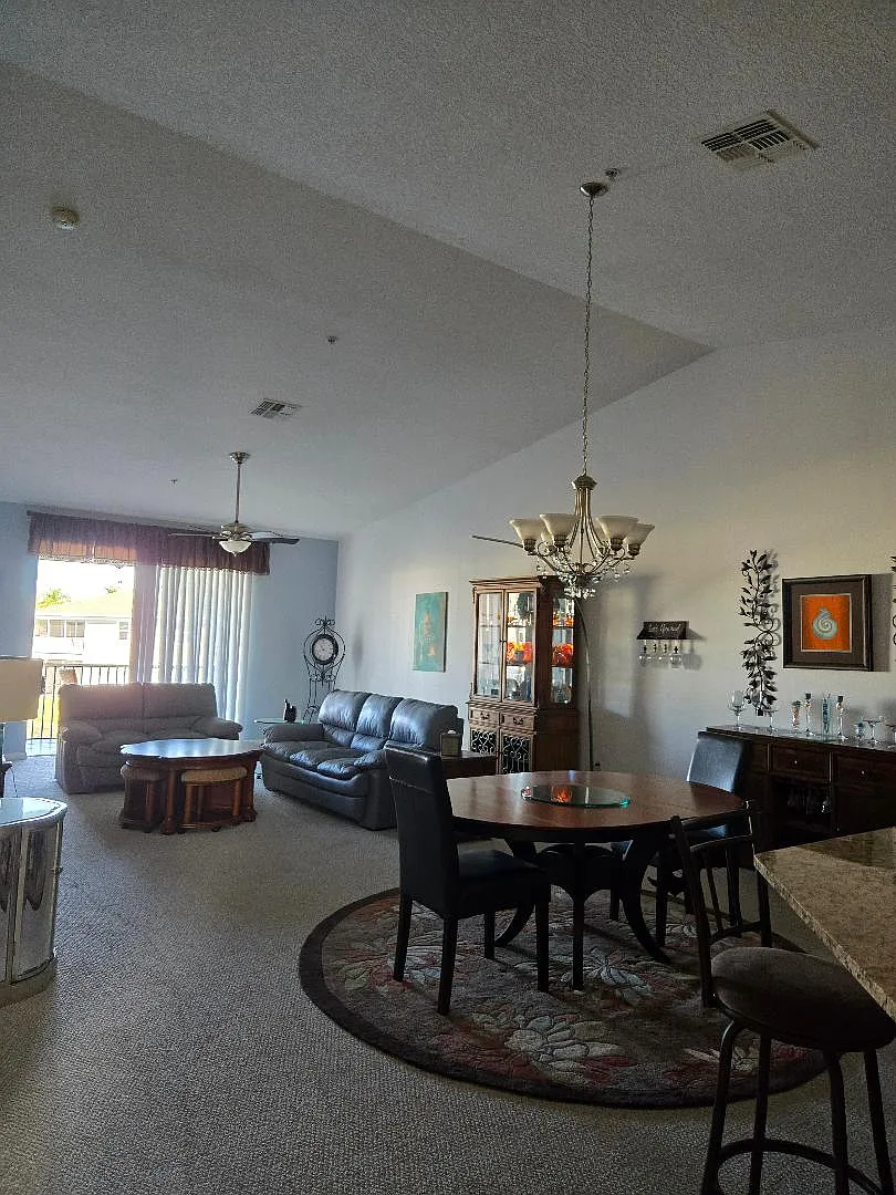 Family/Dining Room - 5356 Mang Pl #1404