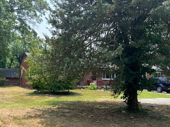 3rd image of 2737 Sherbourne Rd