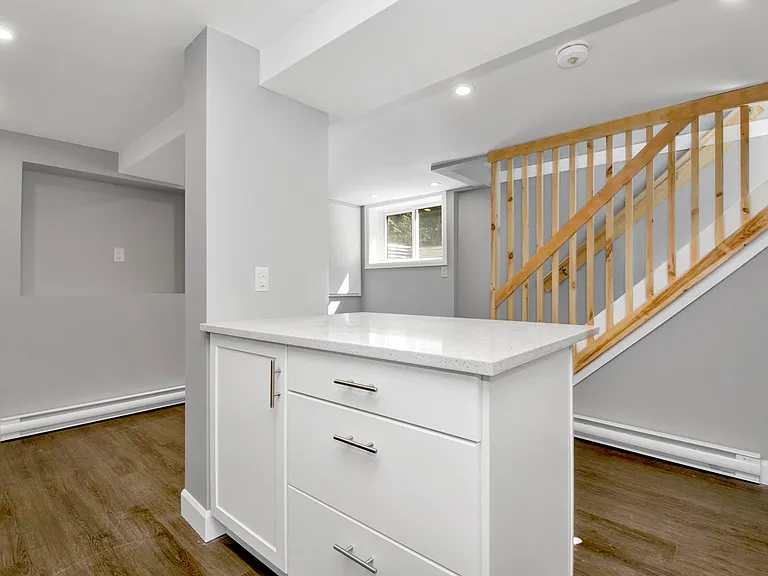 868 Maplewood Ave #2 — Photo 5