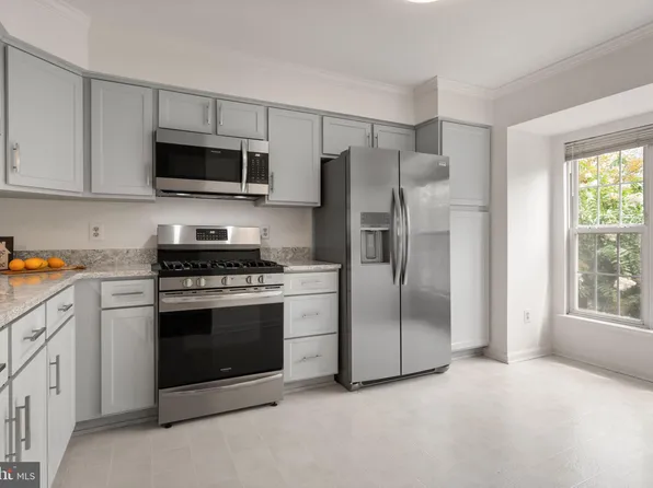 22025 Guilford Station Ter, Sterling, VA 20166