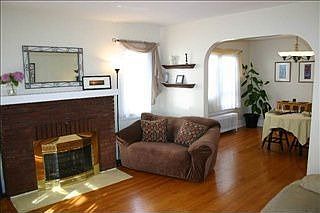 3rd image of 44 Marwood St