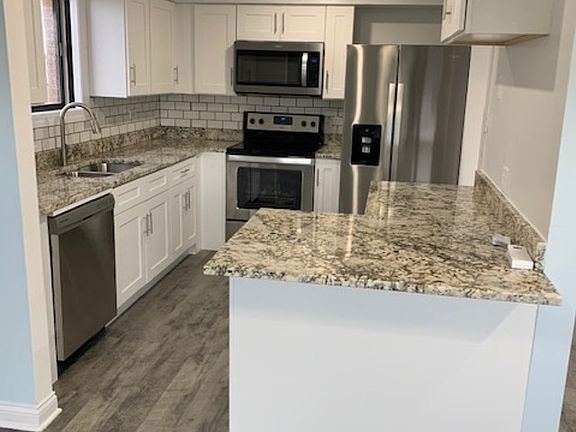 4th image of 19514 Lake Shore Dr #2S