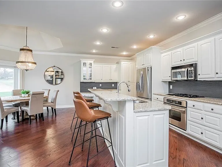 9 W Leiston Dr — Photo 13