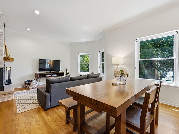 2nd image of 1044 W Byron St APT 2E