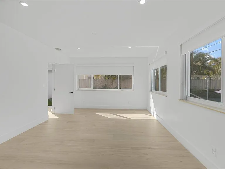 1116 N 31st Ave — Photo 11
