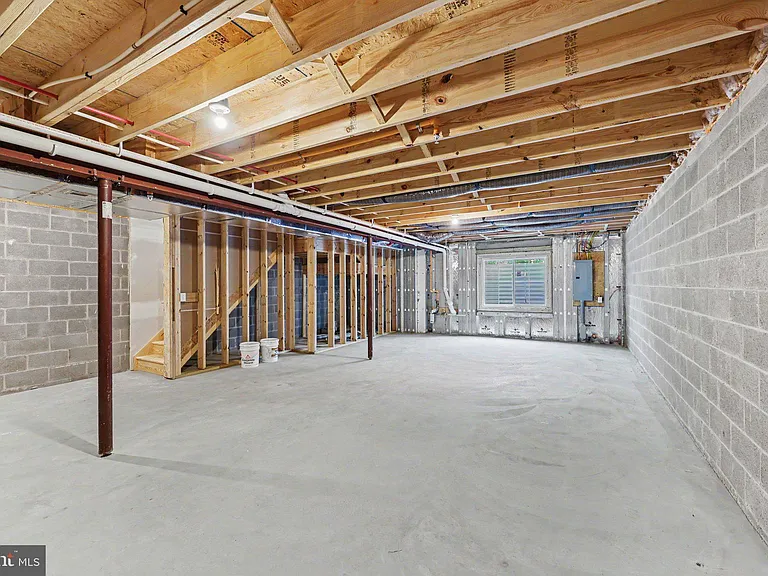 104 Madison Dr — Photo 22