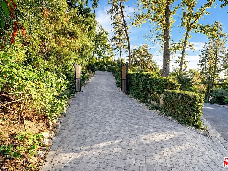 4732 Del Moreno Dr — Photo 33