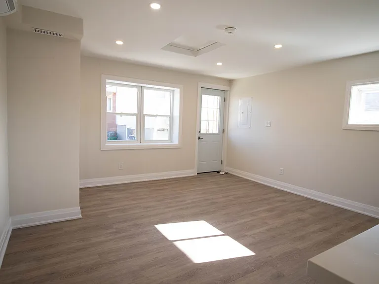 184 Bradley Ave #3 — Photo 5