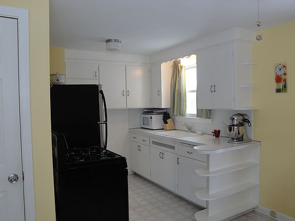 4th image of 3 Wendover Ave