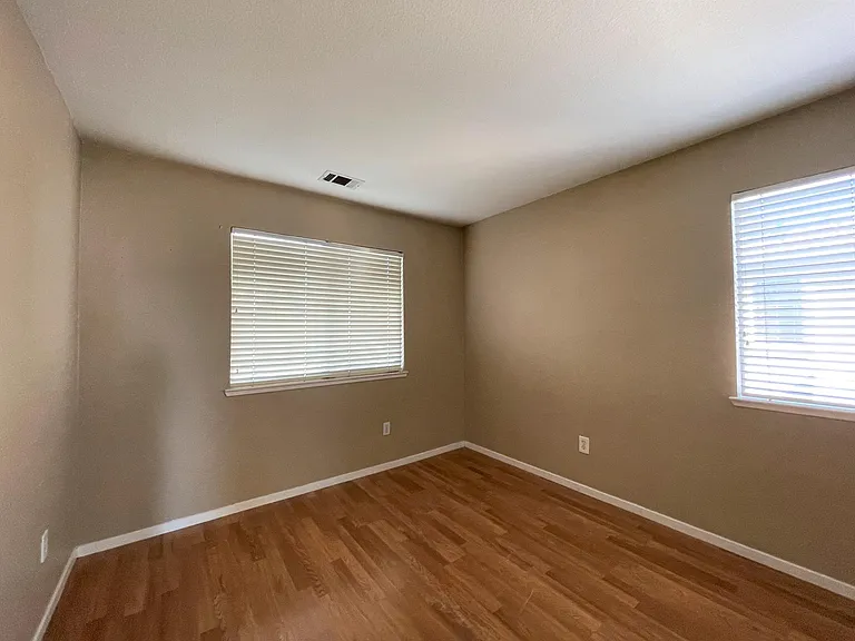 727 Sunlight Dr — Photo 12