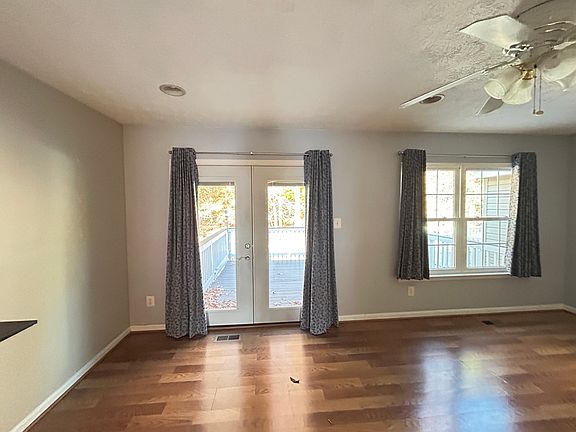 4th image of 238 Woodland Green Way