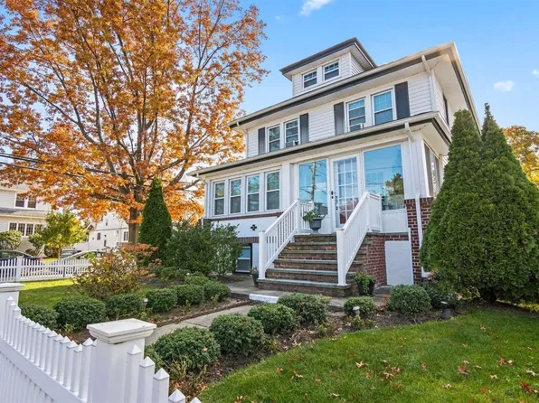 2 Leach Street, Lynbrook, NY 11563