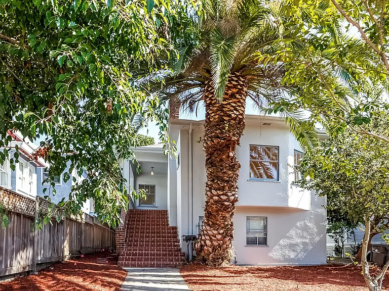 6458 Colby St — Photo 3